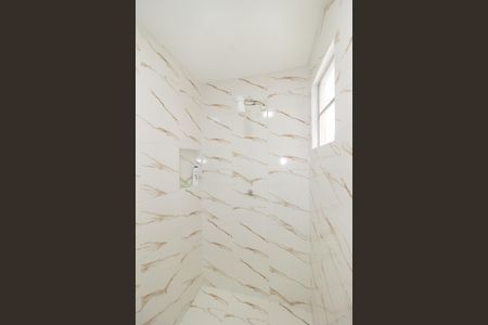 Casa para alugar com 55m², 2 quartos e 3 vagas Casa para alugar com 55m², 2 quartos e 3 vagasBanheiro