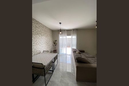 Sala de casa de condomínio à venda com 3 quartos, 120m² em Cidade Nova, Jundiaí