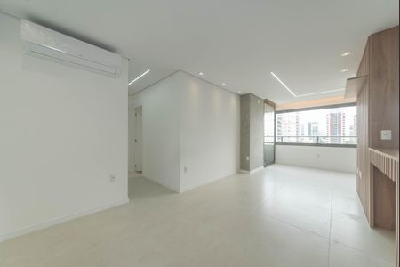 Apartamento para alugar com 70m², 2 quartos e 1 vagaSala