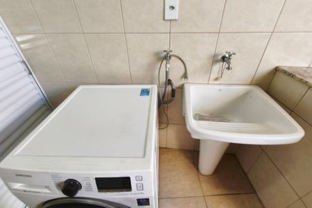 Casa de condomínio à venda com 145m², 3 quartos e 2 vagas Casa de condomínio à venda com 145m², 3 quartos e 2 vagasÁrea de Serviço