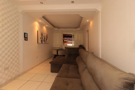 Casa à venda com 121m², 3 quartos e 2 vagasSala