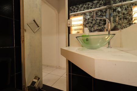 Casa à venda com 121m², 3 quartos e 2 vagasBanheiro Social