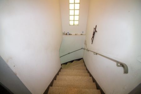 Casa à venda com 104m², 3 quartos e 1 vaga Casa à venda com 104m², 3 quartos e 1 vagaEscada