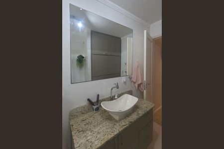 Banheiro de apartamento para alugar com 2 quartos, 78m² em Boqueirão, Santos