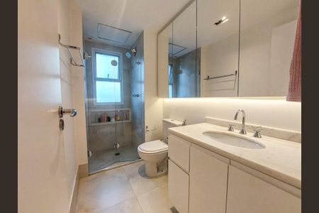 Apartamento à venda com 93m², 2 quartos e 2 vagas Apartamento à venda com 93m², 2 quartos e 2 vagasBanheiro da Suíte 2