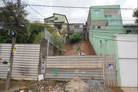 Casa à venda com 179m², 2 quartos e sem vagaPlaca instalada em 08/03/2026 com o codigo Lsvn-47