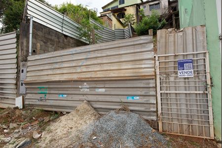 Casa à venda com 179m², 2 quartos e sem vagaPlaca instalada em 08/03/2026 com o codigo Lsvn-47