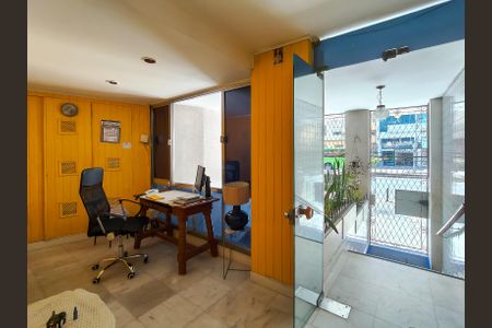 Apartamento à venda com 85m², 2 quartos e sem vagaFachada e portaria