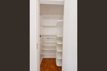 Apartamento à venda com 65m², 2 quartos e sem vaga Apartamento à venda com 65m², 2 quartos e sem vagaCorredor/armário