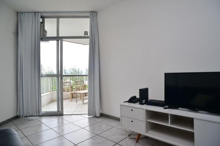 Sala de apartamento para alugar com 1 quarto, 55m² em Barra da Tijuca, Rio de Janeiro
