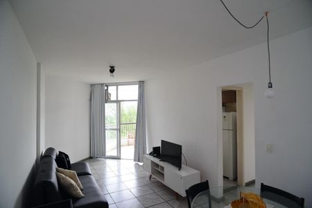 Sala de apartamento para alugar com 1 quarto, 55m² em Barra da Tijuca, Rio de Janeiro