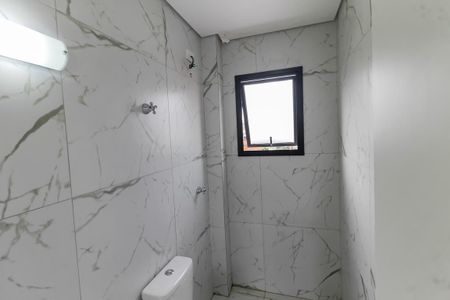 Banheiro de kitnet/studio para alugar com 1 quarto, 42m² em Jardim Clementino, Taboão da Serra