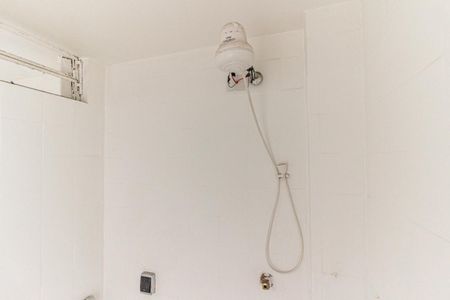 Banheiro de kitnet/studio para alugar com 1 quarto, 28m² em Campos Elíseos, São Paulo