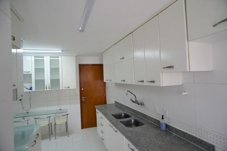 Apartamento para alugar com 115m², 3 quartos e 2 vagas Apartamento para alugar com 115m², 3 quartos e 2 vagasCozinha