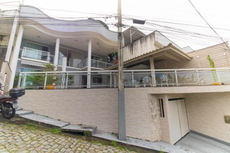 Casa para alugar com 300m², 3 quartos e 3 vagasFachada