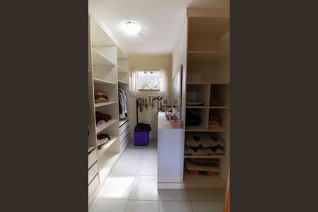 Casa para alugar com 300m², 3 quartos e 3 vagasCloset da suíte 2