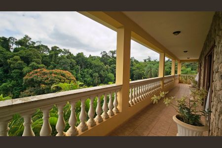 Casa à venda com 35m², 4 quartos e 8 vagas