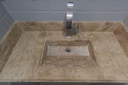 Banheiro de kitnet/studio para alugar com 1 quarto, 45m² em Gonzaga, Santos