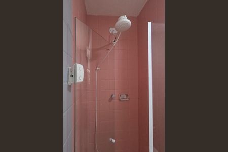 Banheiro de kitnet/studio para alugar com 1 quarto, 45m² em Gonzaga, Santos