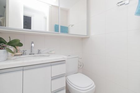 Banheiro de apartamento à venda com 3 quartos, 75m² em Partenon, Porto Alegre