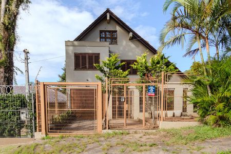 Casa à venda com 280m², 3 quartos e 3 vagas Casa à venda com 280m², 3 quartos e 3 vagasFachada