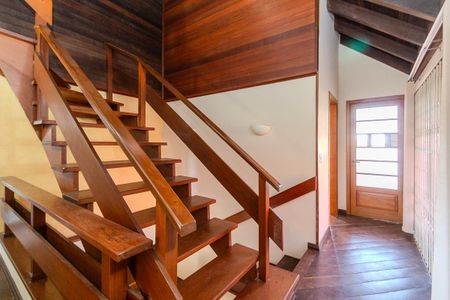 Casa à venda com 280m², 3 quartos e 3 vagas Casa à venda com 280m², 3 quartos e 3 vagasHall