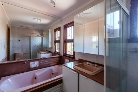 Casa à venda com 280m², 3 quartos e 3 vagas Casa à venda com 280m², 3 quartos e 3 vagasBanheiro Suíte