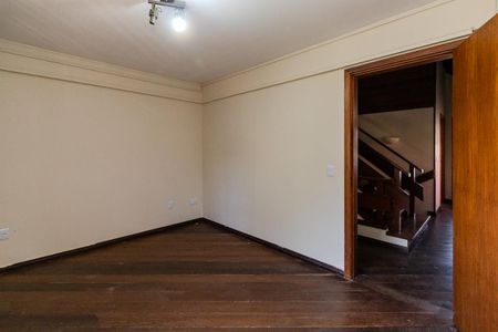 Casa à venda com 280m², 3 quartos e 3 vagas Casa à venda com 280m², 3 quartos e 3 vagasQuarto 1