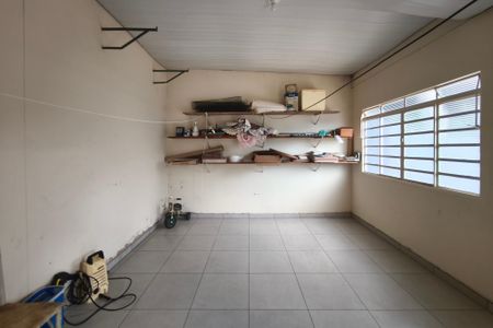 Casa à venda com 250m², 3 quartos e 3 vagas Casa à venda com 250m², 3 quartos e 3 vagasCômodo Extra