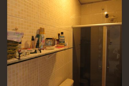 Casa à venda com 198m², 2 quartos e 2 vagasBanheiro