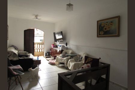 Casa à venda com 198m², 2 quartos e 2 vagasSala