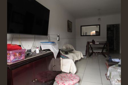 Casa à venda com 198m², 2 quartos e 2 vagasSala