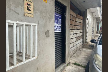 Casa à venda com 198m², 2 quartos e 2 vagas Casa à venda com 198m², 2 quartos e 2 vagasFachada