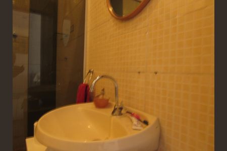 Casa à venda com 198m², 2 quartos e 2 vagasBanheiro