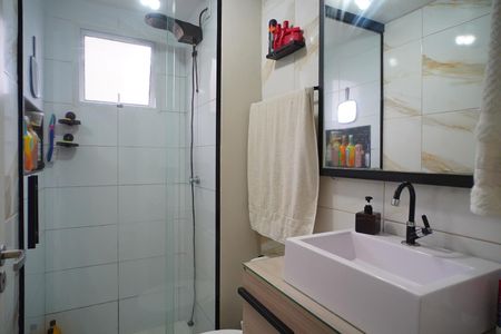 Banheiro  de apartamento à venda com 2 quartos, 40m² em Santa Fé, Porto Alegre