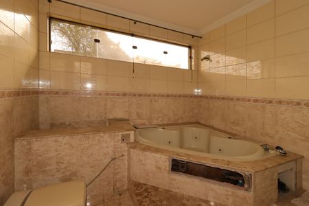 Casa para alugar com 470m², 3 quartos e 6 vagasBanheiro da Suíte 3