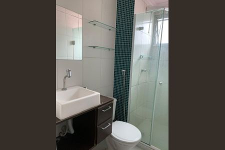 Banheiro de apartamento à venda com 2 quartos, 51m² em Vila Carrão, São Paulo