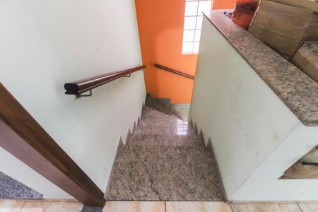 Casa à venda com 225m², 3 quartos e 3 vagas Casa à venda com 225m², 3 quartos e 3 vagasEscada