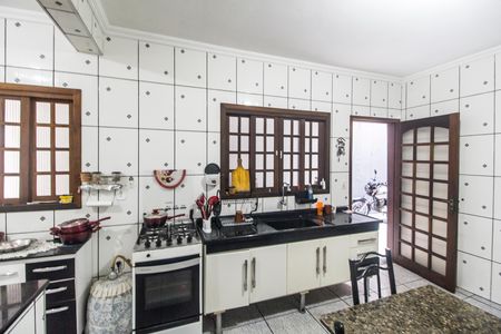 Casa à venda com 344m², 4 quartos e 4 vagasCozinha