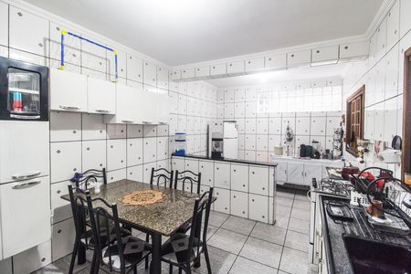 Casa à venda com 344m², 4 quartos e 4 vagasCozinha