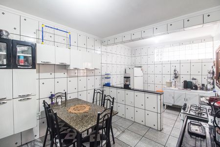 Casa à venda com 344m², 4 quartos e 4 vagasCozinha