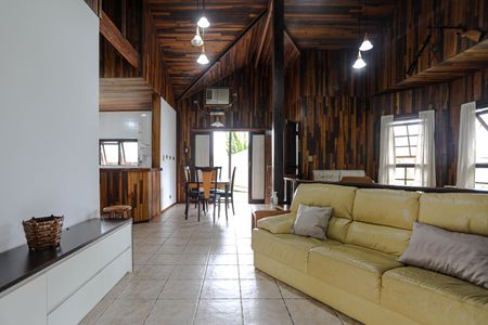 Sala de Estar de casa para alugar com 2 quartos, 216m² em Cidade Parquelandia, Itaquaquecetuba