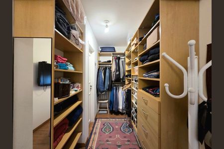 Apartamento à venda com 78m², 2 quartos e 1 vaga Apartamento à venda com 78m², 2 quartos e 1 vagaCloset da suíte