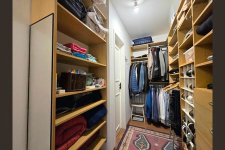 Apartamento à venda com 78m², 2 quartos e 1 vaga Apartamento à venda com 78m², 2 quartos e 1 vagaCloset da suíte