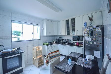 Casa à venda com 170m², 3 quartos e 2 vagas Casa à venda com 170m², 3 quartos e 2 vagasCozinha