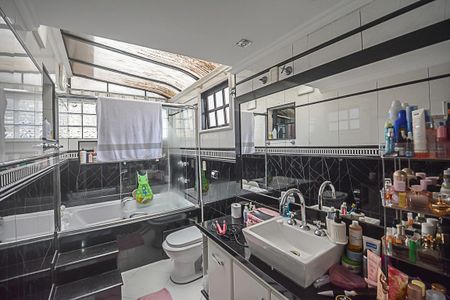 Casa à venda com 170m², 3 quartos e 2 vagas Casa à venda com 170m², 3 quartos e 2 vagasBanheiro da Suíte 2