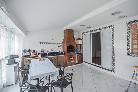 Casa à venda com 170m², 3 quartos e 2 vagas Casa à venda com 170m², 3 quartos e 2 vagasChurrasqueira