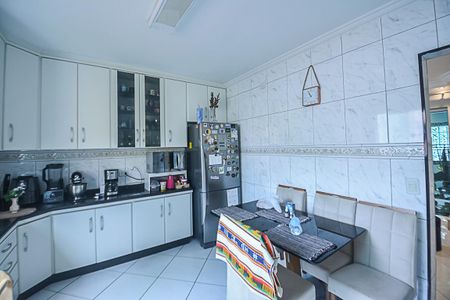 Casa à venda com 170m², 3 quartos e 2 vagas Casa à venda com 170m², 3 quartos e 2 vagasCozinha