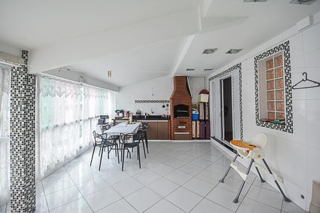 Casa à venda com 170m², 3 quartos e 2 vagas Casa à venda com 170m², 3 quartos e 2 vagasChurrasqueira