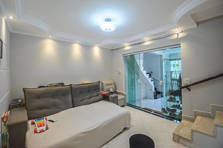 Casa à venda com 170m², 3 quartos e 2 vagas Casa à venda com 170m², 3 quartos e 2 vagasSala